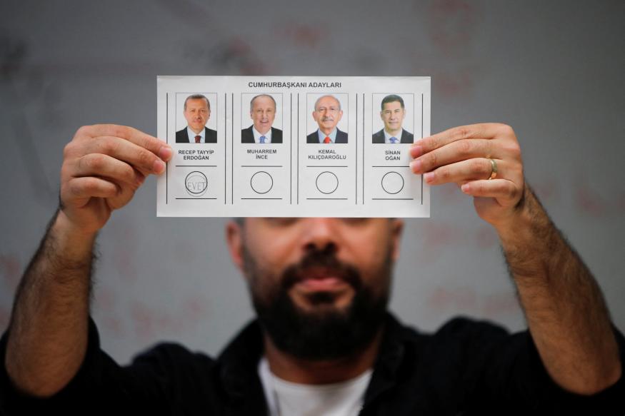 An official counts a vote on the day of the presidential and parliamentary elections in Istanbul, Turkey May 14, 2023. REUTERS/Dilara Senkaya