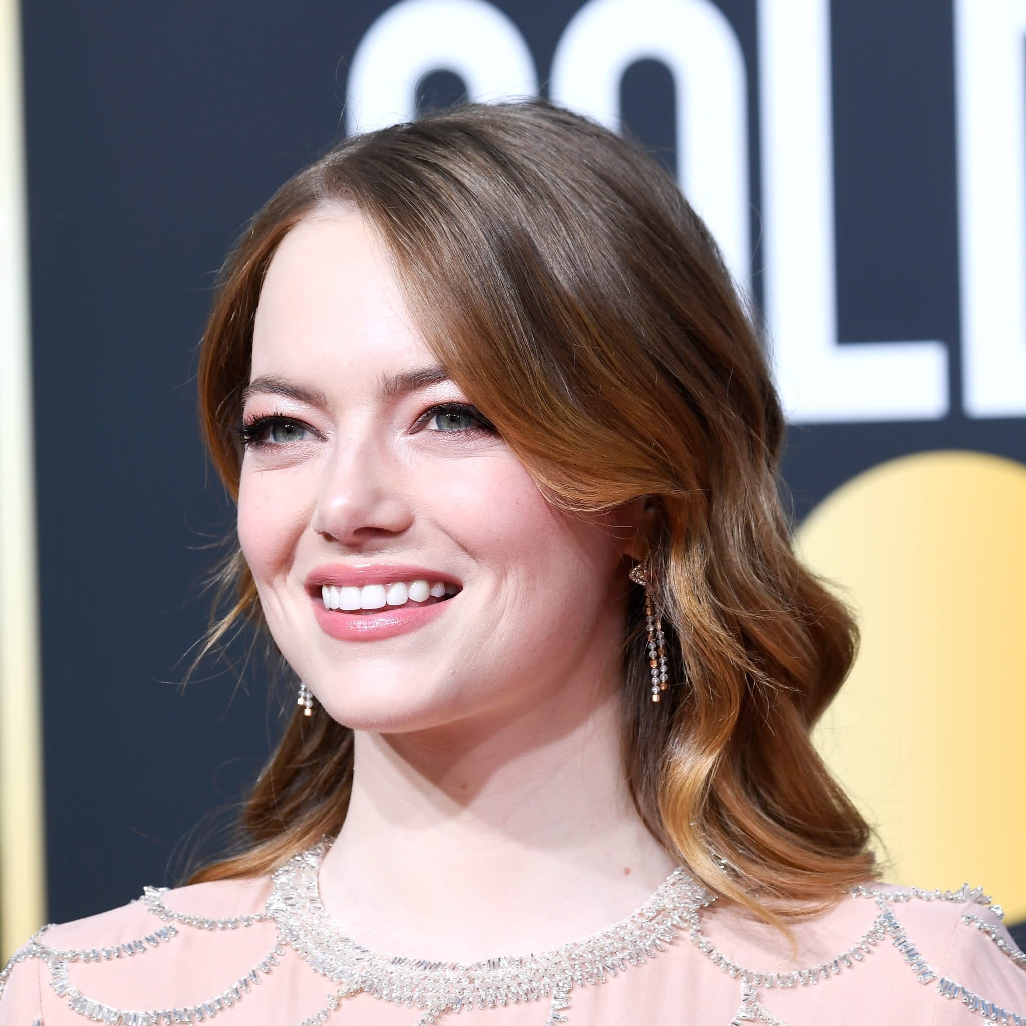 Emma Stone Apologized For Aloha During The Globes And Sandra Oh S