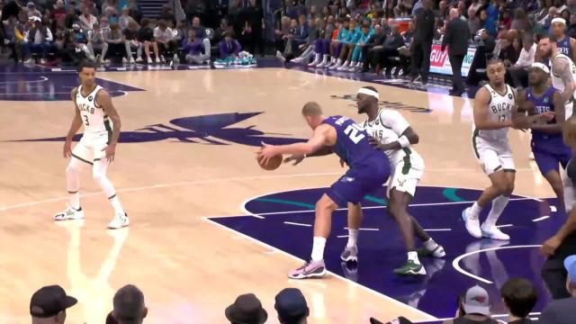 Mason Plumlee with an and one vs the Milwaukee Bucks