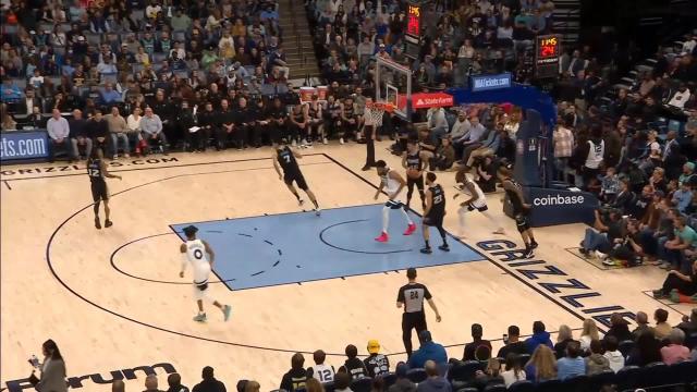 D'Angelo Russell with an assist vs the Memphis Grizzlies