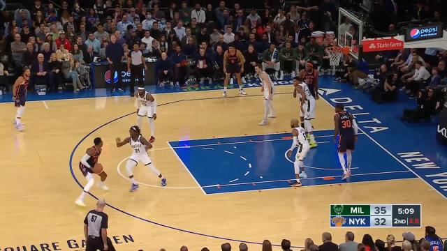 Mitchell Robinson with a buzzer beater vs the Milwaukee Bucks