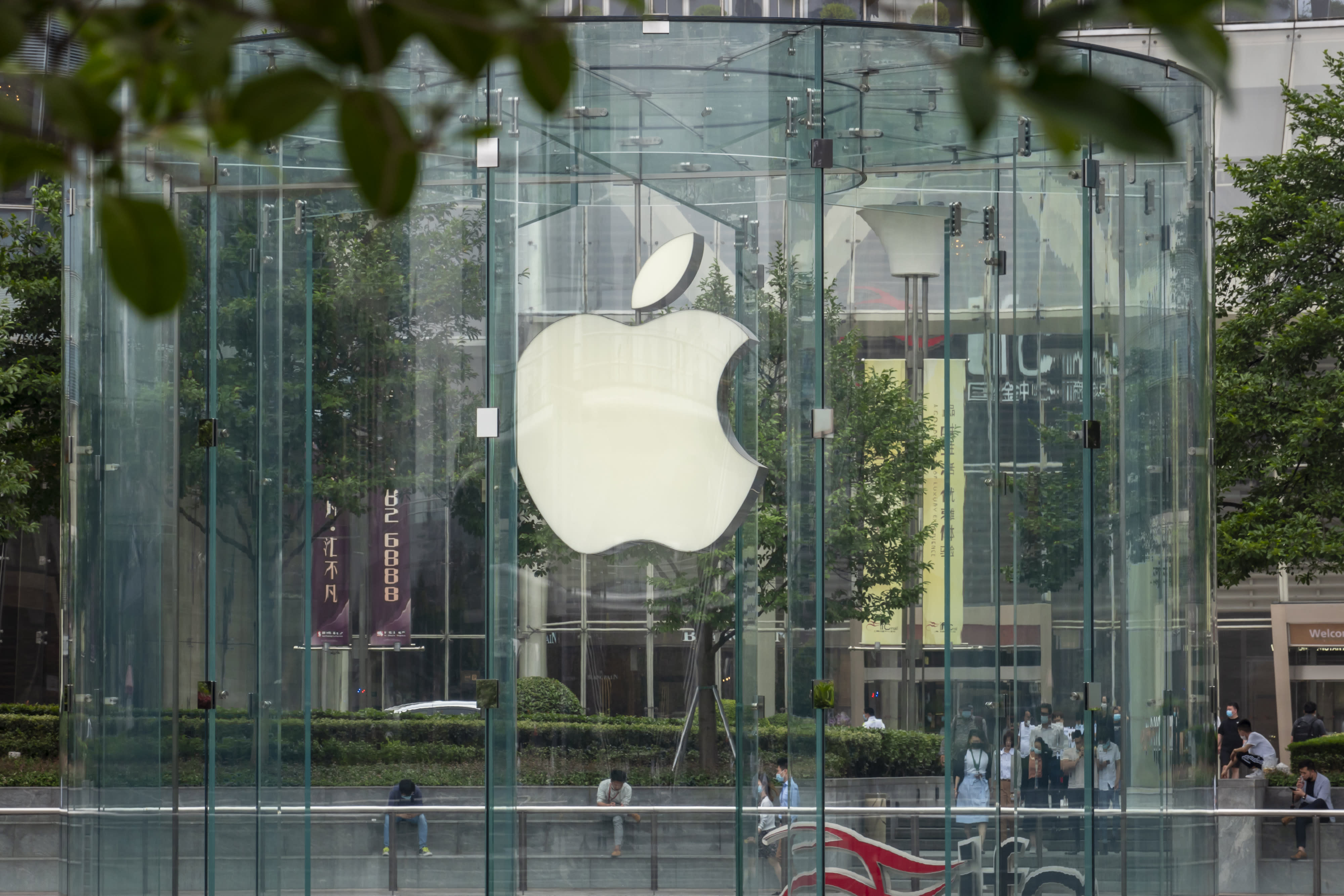 Apple сняла. Шанхайская Apple Store. Магазин Apple в Китае. Яблоко в будущем.