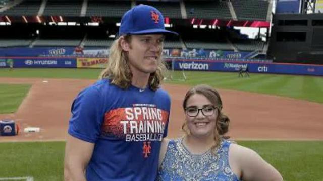 500,000 retweets earns Mets fan chance to take prom photos at Citi Field