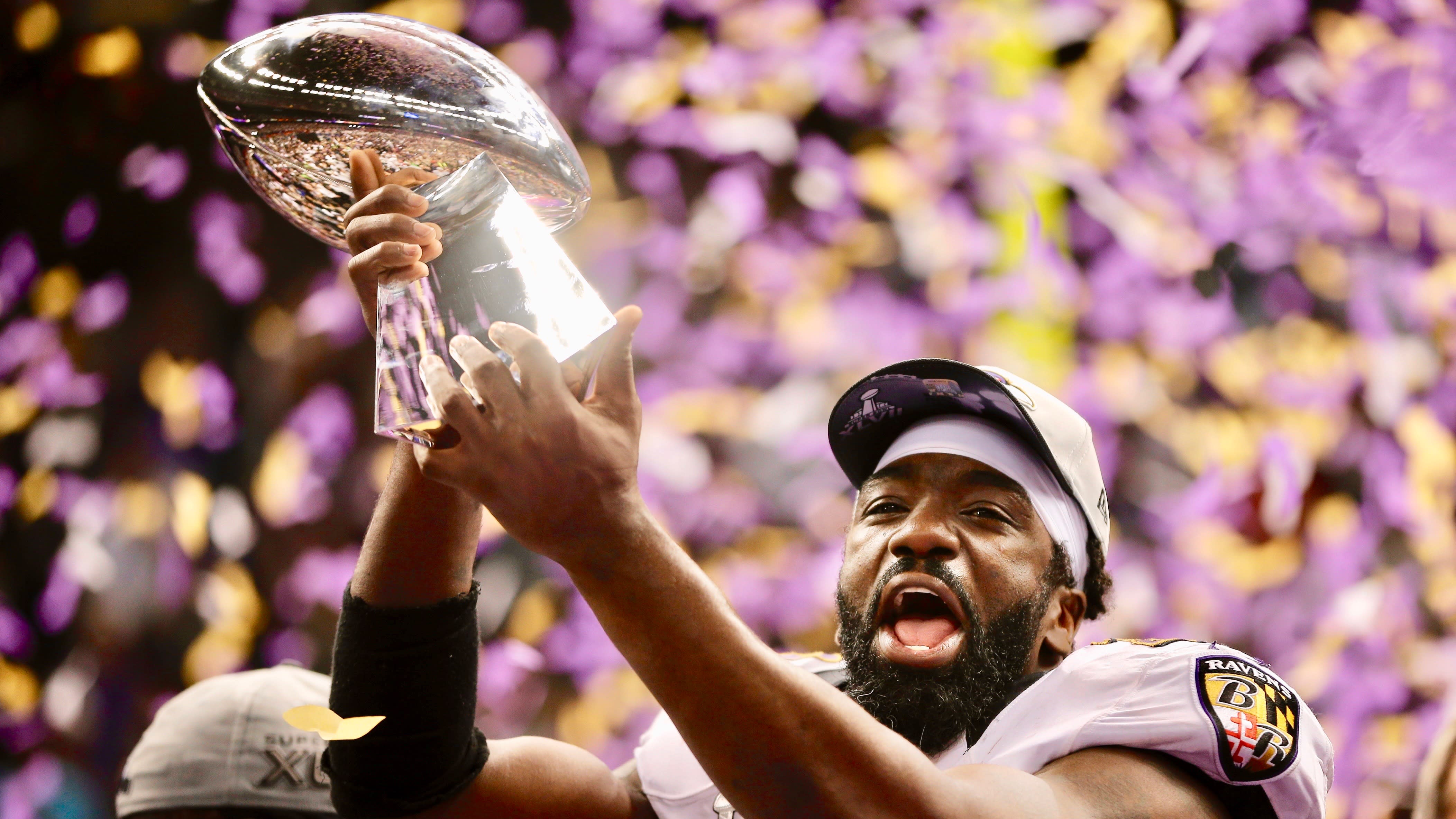 Shannon Sharpe of the Denver Broncos holds the Lombardi Trophy after  News Photo - Getty Images