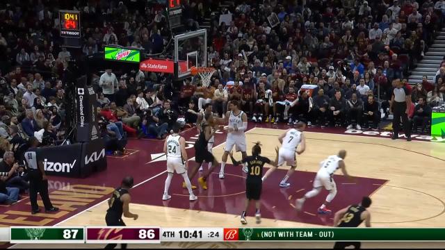 Evan Mobley with a dunk vs the Milwaukee Bucks