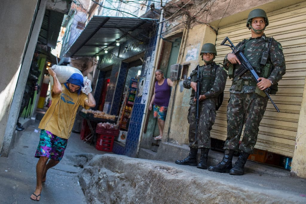 Brazil Soldiers Sweep For Guns Drugs In Notorious Rio Favela - 