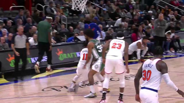 Killian Hayes with an assist vs the New York Knicks