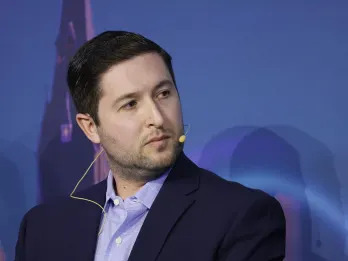 (Bloomberg) -- Michael Sonnenshein is stepping down as chief executive officer of Grayscale Investments after a decade-long stint at the cryptocurrency asset manager, and will be replaced later this year by Peter Mintzberg.Most Read from BloombergIran State TV Says ‘No Sign of Life’ at Helicopter Crash SiteSpeedier Wall Street Trades Are Putting Global Finance On EdgeJamie Dimon Says Succession at JPMorgan Is ‘Well on the Way’Hims Debuts $199 Weight-Loss Shots at 85% Discount to WegovyOne of the