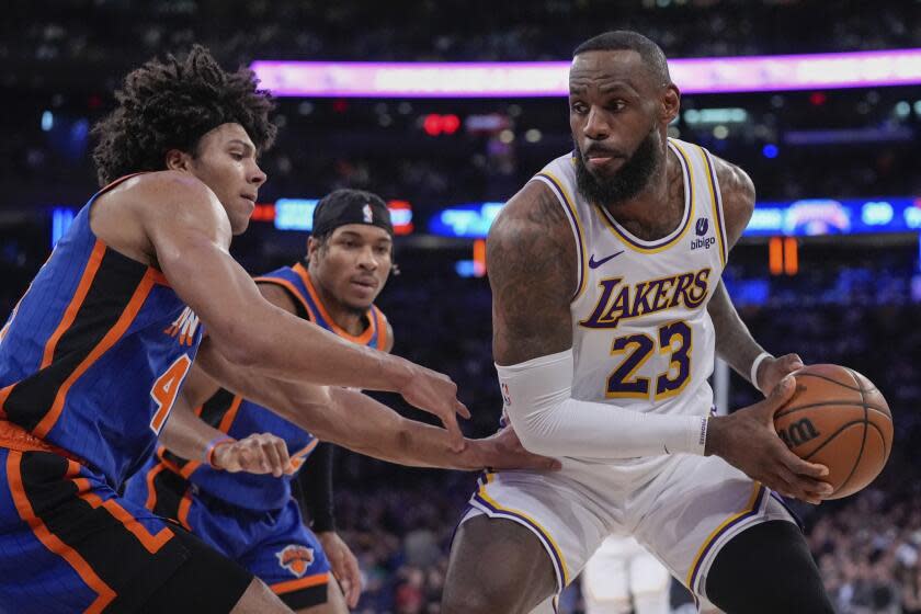 LeBron James puts on a Broadway show in Lakers win, but is mum on his cryptic tweet