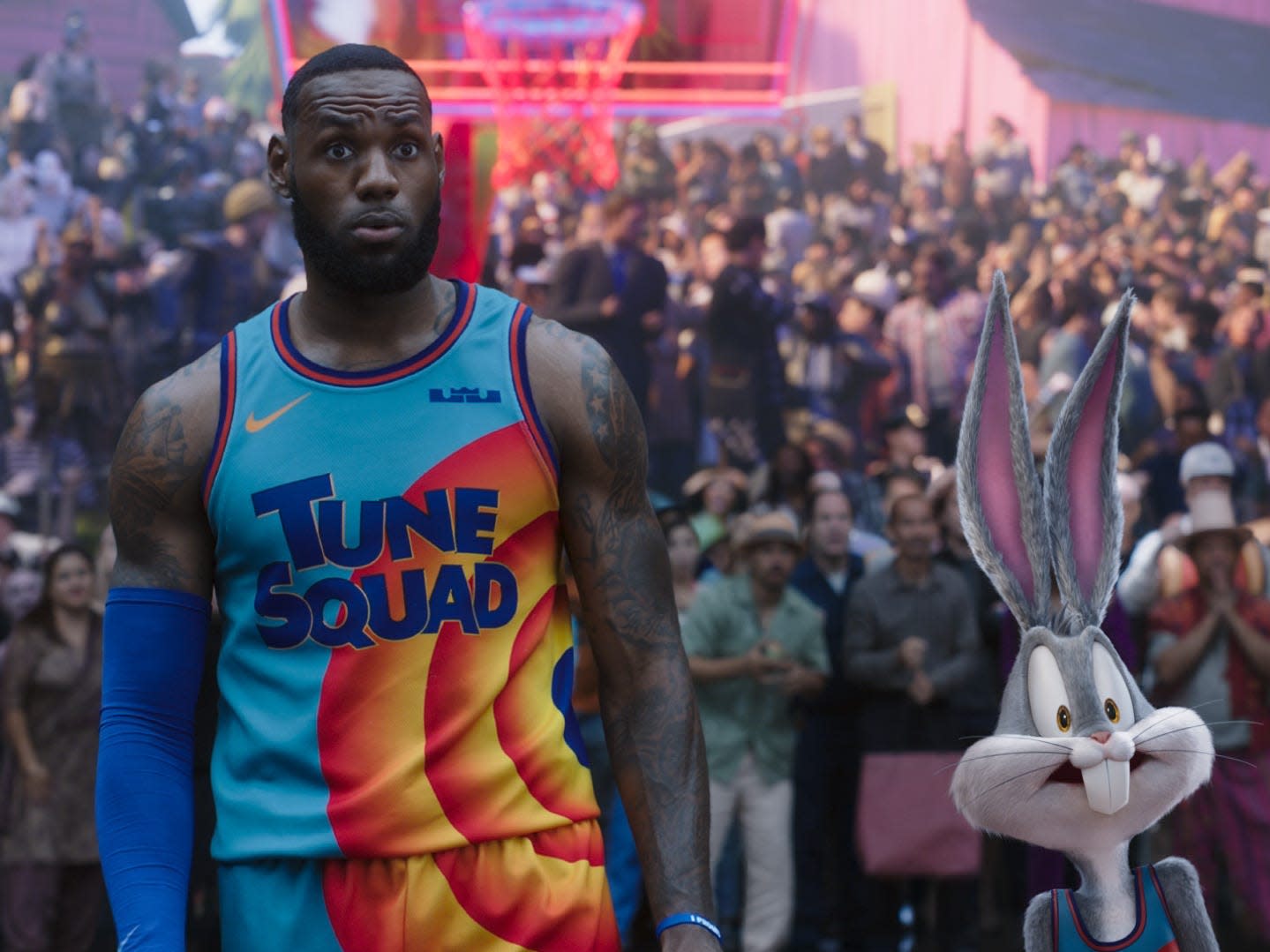 The New Space Jam Sequel Has A Few References To The Original Including A Blink And You Ll Miss It Cameo From The 1996 Movie S Iconic Alien Villains