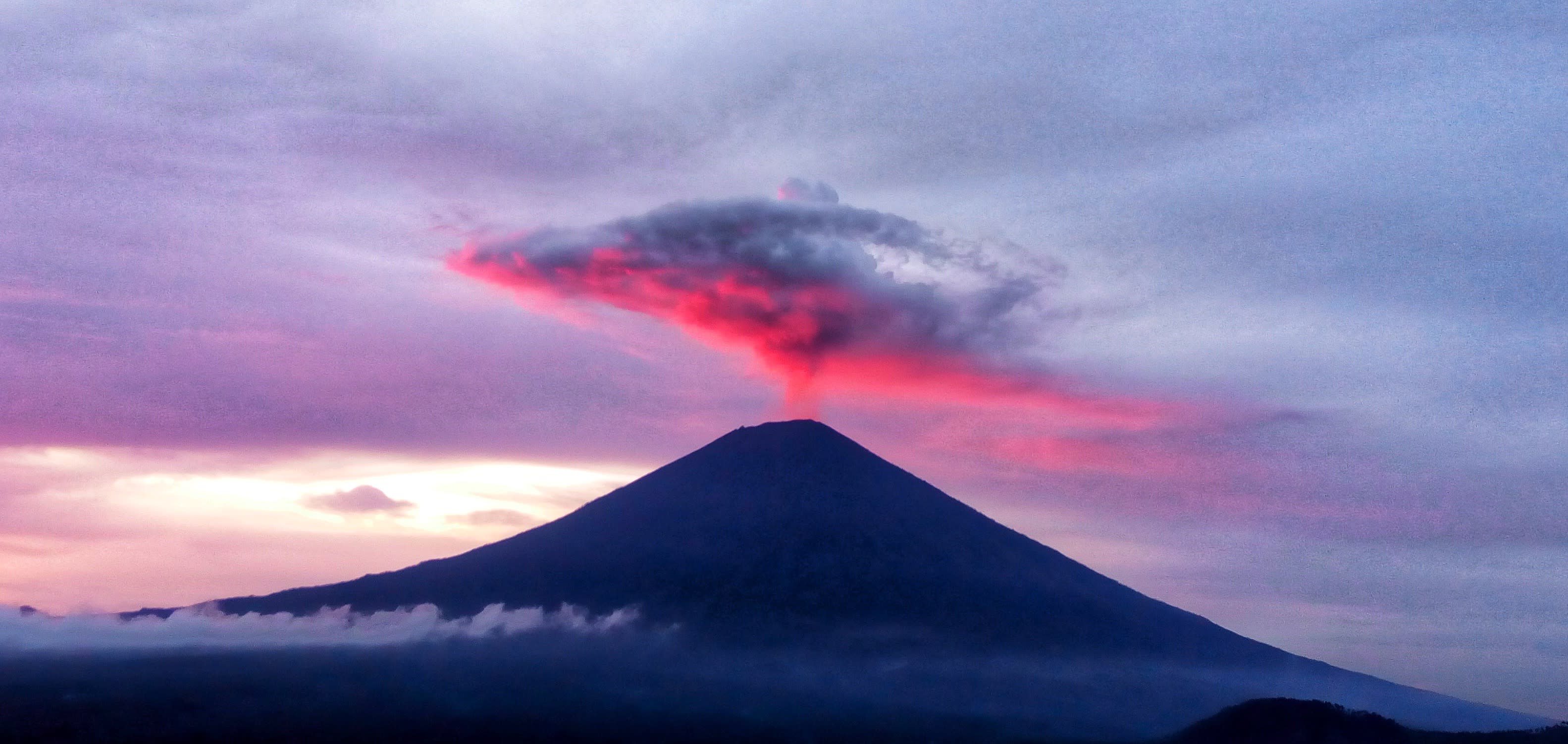 Bali Tourists Flood Instagram With Mount Agung Volcano  
