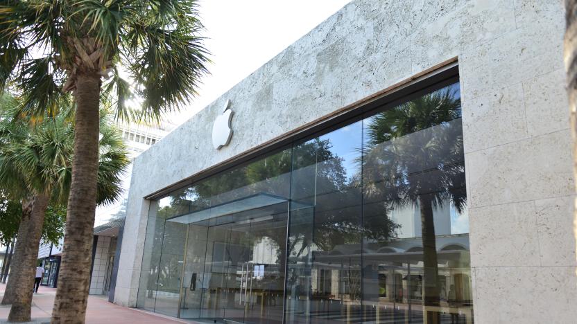 MIAMI BEACH, FLORIDA - JULY 24: A Exterior view of a empty apple store at Lincoln Road Mall amid a curfew looming at Miami Dade and Broward County due the coronavirus pandemic (COVID-19) spike in South Florida on July 24, 2020 in Miami Beach, Florida. All Apple store are closed in Florida with no planned reopening date. The number of coronavirus infections and deaths in Florida surpassed 400,000 on Friday, with 5,652 deaths. The United States now has registered over 4 million coronavirus cases, including 148,000 deaths. (Photo by Johnny Louis/Getty Images)