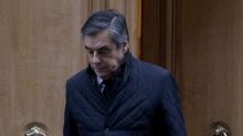 Francia: Fillon combate la polémica en la campaña electoral