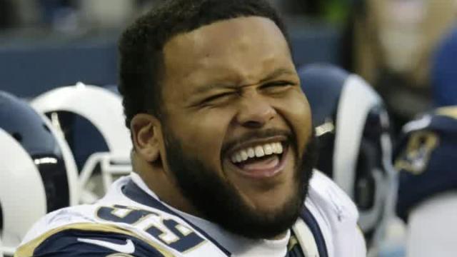 Rams ink another player to contract extension, Aaron Donald continues to wait