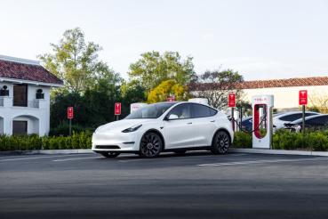 Tesla 於台灣試行開放非 Tesla 車輛使用超級充電站