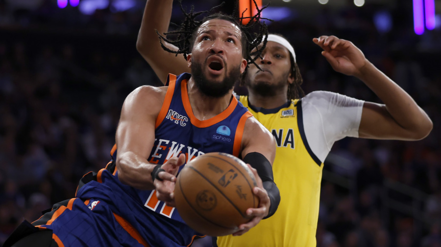 
IND91
vs
NY121
•Final
When Brunson's on a burner, Knicks are nearly unbeatable
When Jalen Brunson looks like Jalen Brunson — like his 44-point effort in Game 5 on Tuesday night — the Knicks win; when he doesn't, they don't.