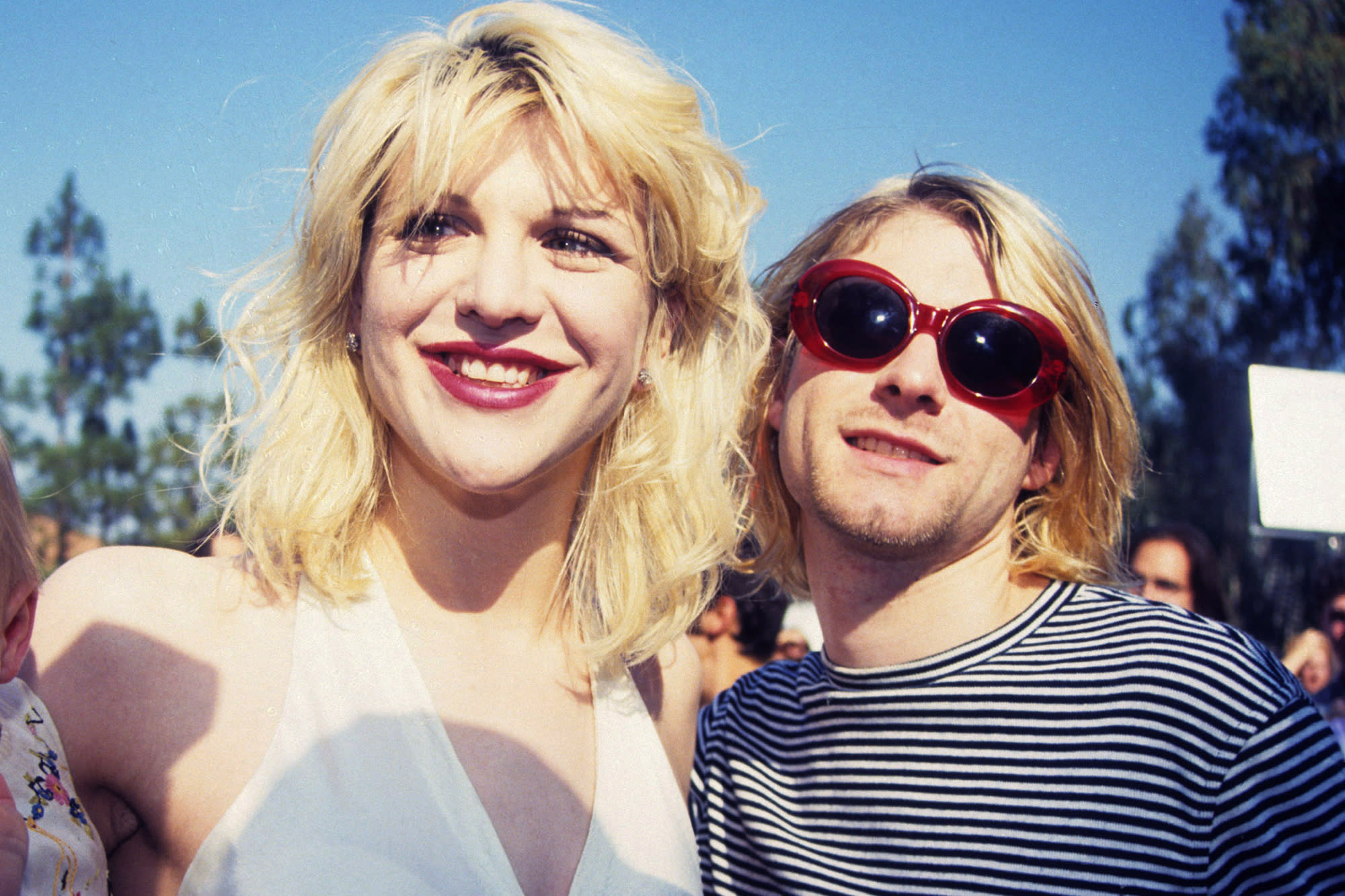 Courtney Love Remembers Late Husband Kurt Cobain S Beautiful Face On