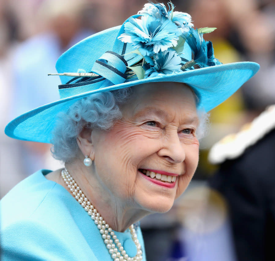 Attention "Crown" fans, Queen Elizabeth gave a rare ...