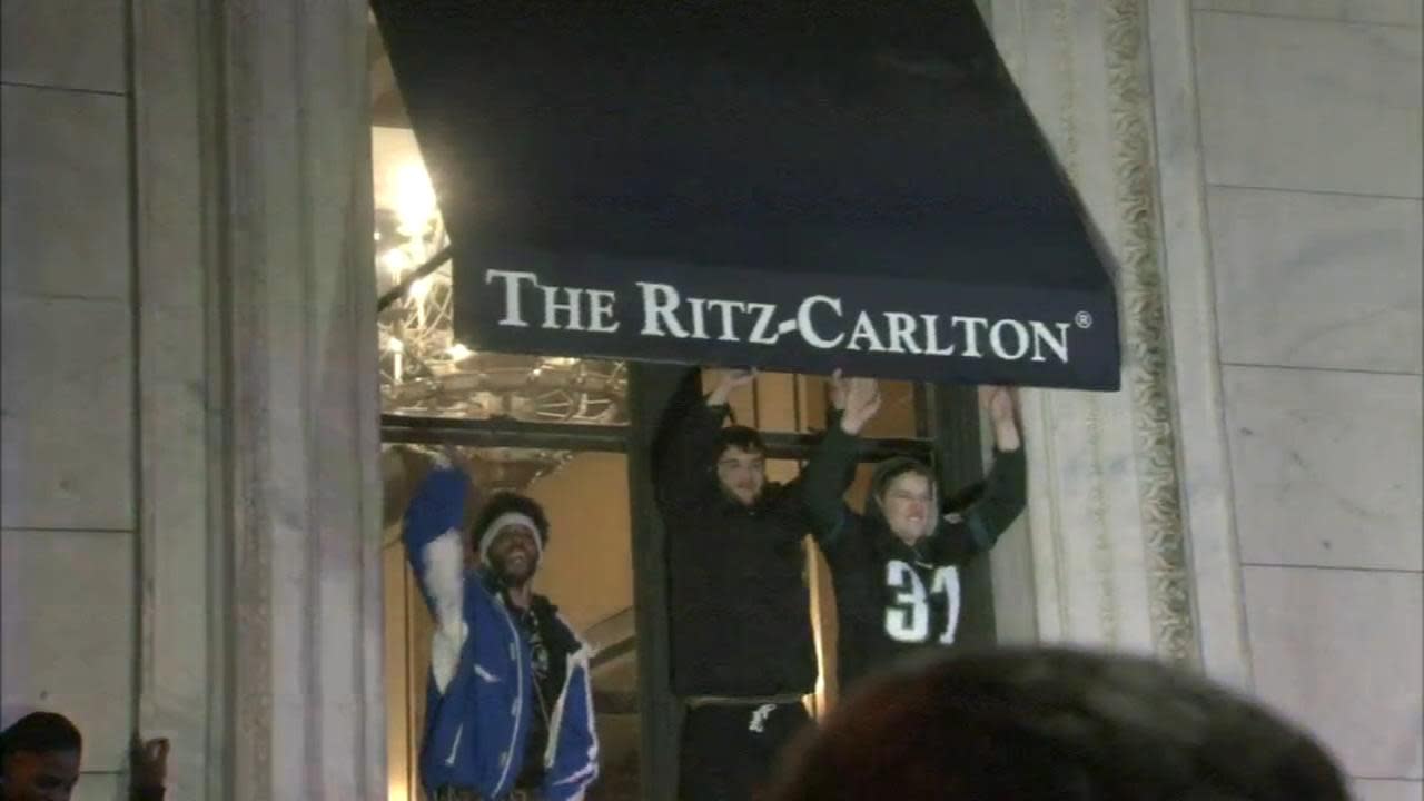 At Least A Dozen Philly Fans Fall From Collapsing Awning As The City Celebrate Super Bowl