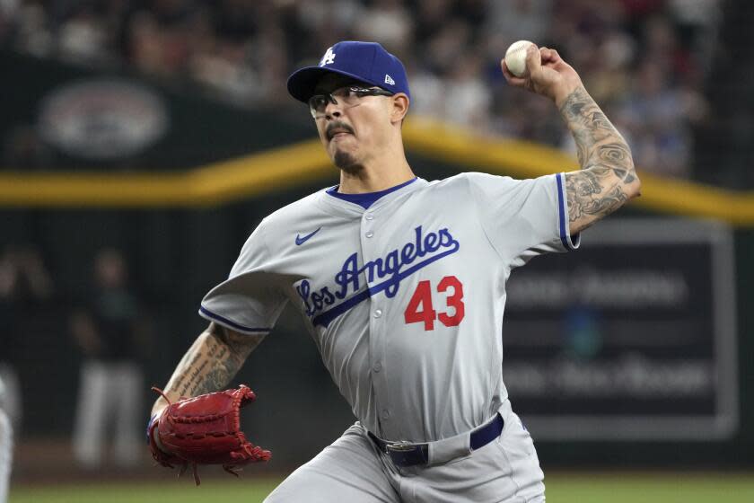 Dodgers reliever Anthony Banda breaks pitching hand in unusual way