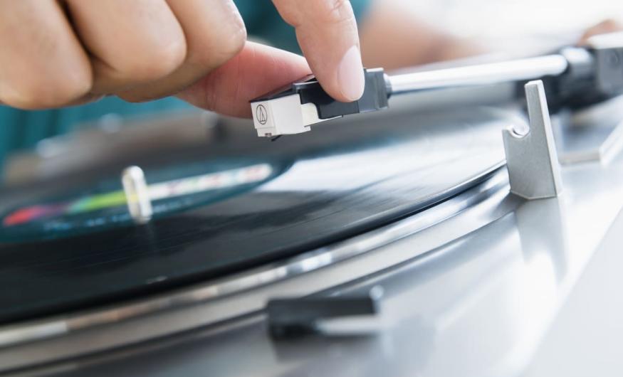 Vinyl brings in more money than YouTube for UK music labels