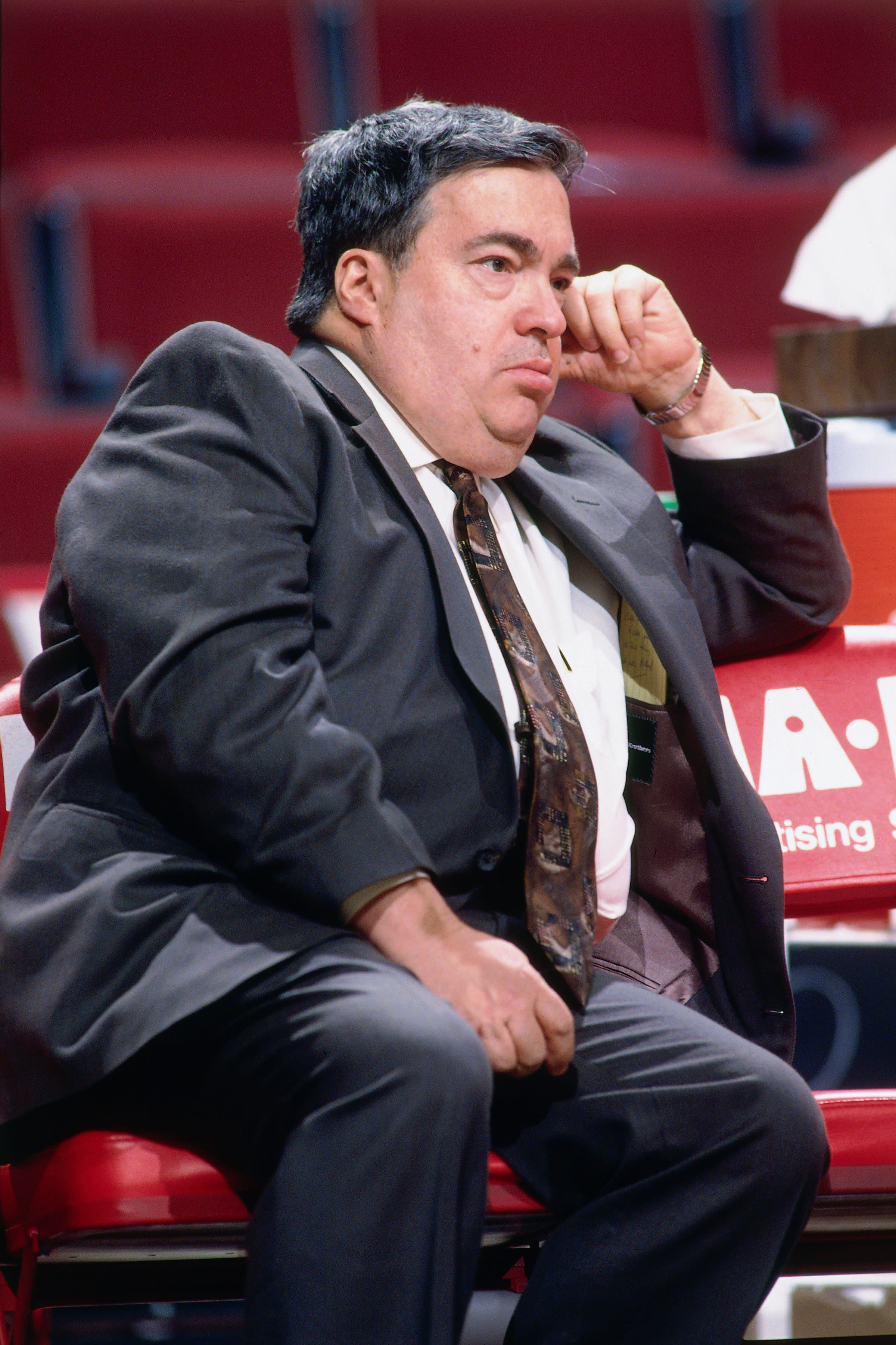 Bulls CEO releases statement following United Center booing Jerry Krause