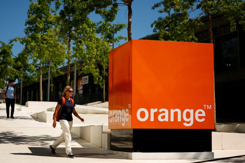 El grupo de telecomunicaciones Orange, España vuelve a crecer en el tercer trimestre, confirma objetivos