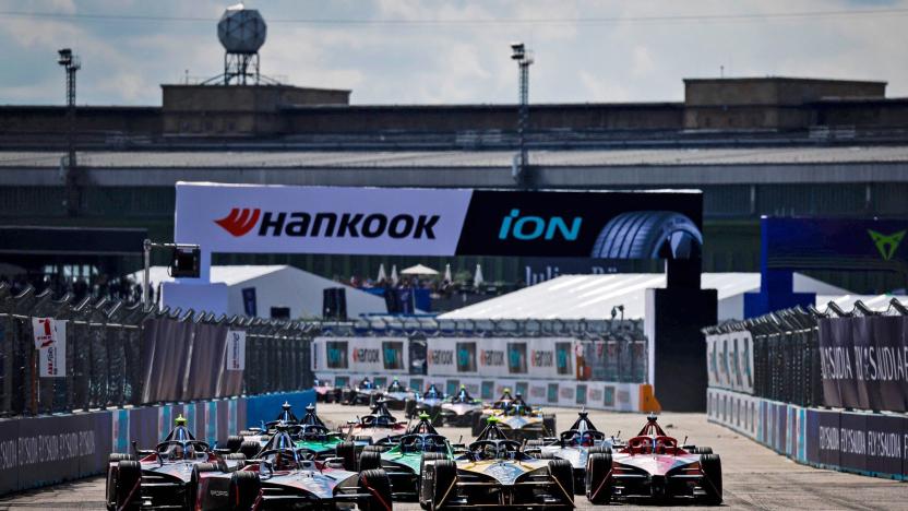 Pascal Wehrlein, TAG Heuer Porsche Formula E Team, Porsche 99X Electric Gen3, leads Jean-Eric Vergne, DS Penske, DS E-Tense FE23, and Jake Dennis, Avalanche Andretti Formula E, Porsche 99 X Electric Gen3 (Pascal Wehrlein, TAG Heuer Porsche Formula E T).