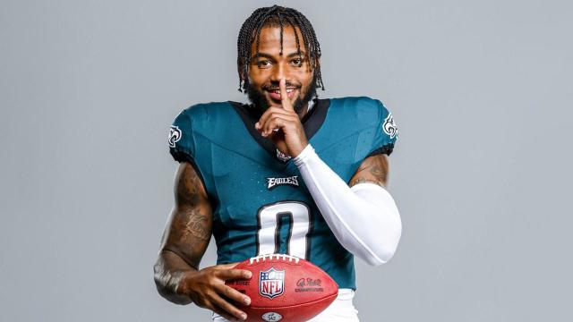 D'Andre Swift is contemplating sending a jersey to Eagles fan