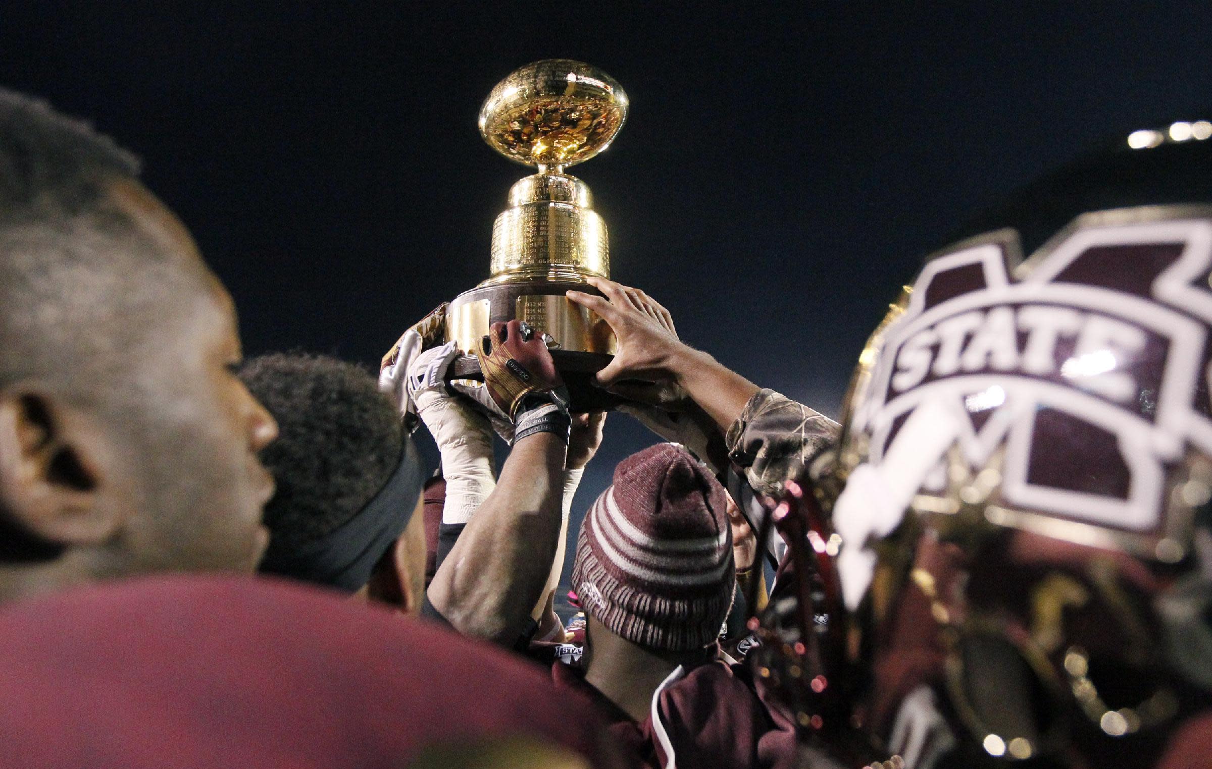 Mississippi State unveils new white and gold uniforms for Egg Bowl (Photos)