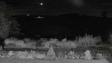 Une caméra de sécurité capture une séquence de boules de feu dans le ciel écossais
