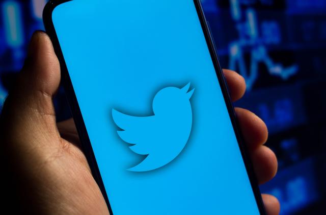 BRAZIL - 2021/08/27: In this photo illustration the Twitter logo seen displayed on a smartphone. (Photo Illustration by Rafael Henrique/SOPA Images/LightRocket via Getty Images)