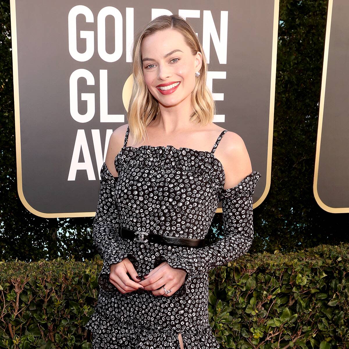 Margot Robbie Makes Rare Appearance At 2021 Golden Globes And We Really Missed Her Red Carpet Style