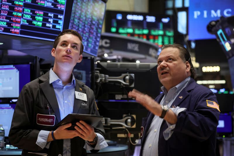 Wall Street mixed at open after selloff