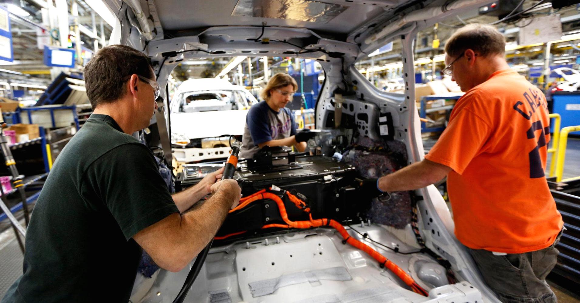 Ford to temporarily lay off 2,000 workers as it retools plant for