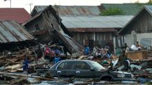 Θάνατος θανάτου στην Ινδονησία σεισμός-τσουνάμι χτυπήματα 420