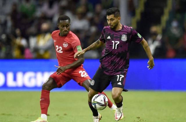 Canada's Richie Laryea (L) and Mexico's Jesus Corona (R) vie for the ball during their Qatar 2022 FIFA World Cup Concacaf qualifier match at the Azteca Stadium, in Mexico City, on October 7, 2021. (Photo by ALFREDO ESTRELLA / AFP) (Photo by ALFREDO ESTRELLA/AFP via Getty Images)