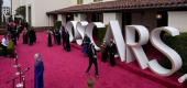 Oscar nominee Glenn Close speaks on Oscars red carpet. (Getty Images)