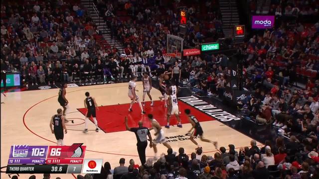 Skylar Mays with an assist vs the Sacramento Kings