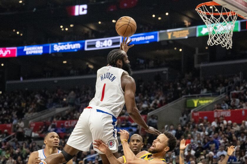 James Harden powers Clippers past Warriors for their sixth consecutive win