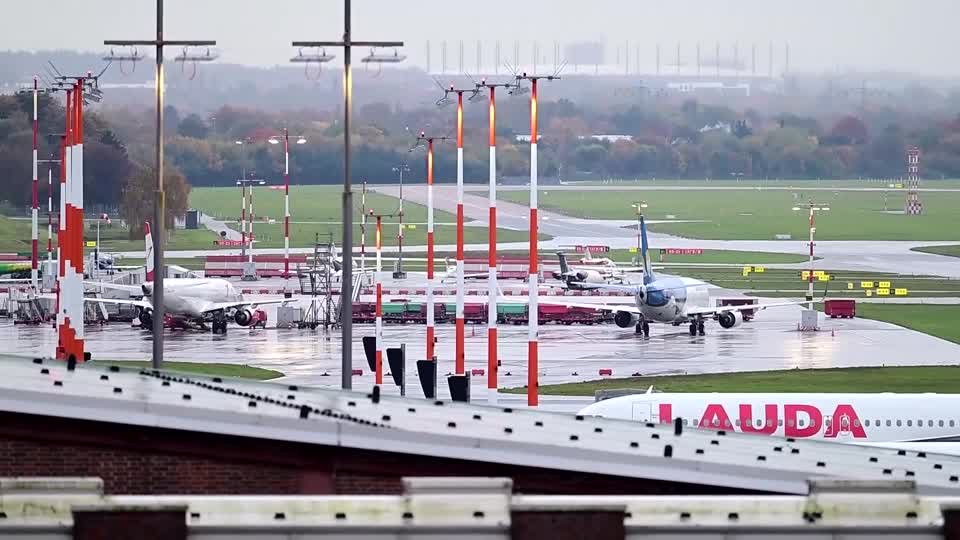 Hamburg airport still closed over hostage situation