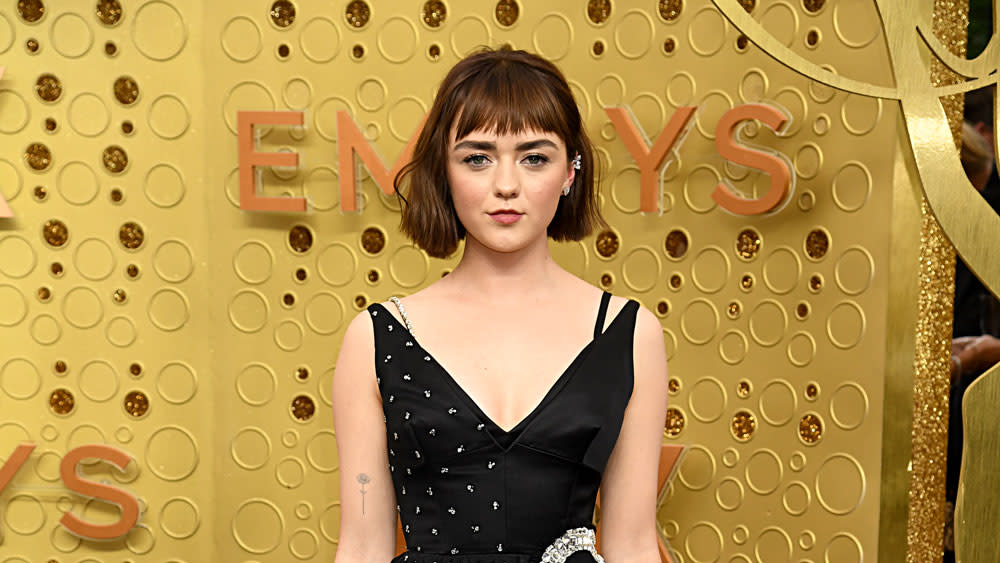 Maisie Williams Says Game Of Thrones Makers Put Strap Across Her Chest To  Flatten Breast Growth