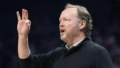 Getty Images - SAN FRANCISCO, CALIFORNIA - MARCH 12: Head coach Mike Budenholzer of the Milwaukee Bucks calls out a play for his team against the Golden State Warriors in the first half of an NBA basketball game at Chase Center on March 12, 2022 in San Francisco, California. NOTE TO USER: User expressly acknowledges and agrees that, by downloading and or using this photograph, User is consenting to the terms and conditions of the Getty Images License Agreement. (Photo by Thearon W. Henderson/Getty Images)