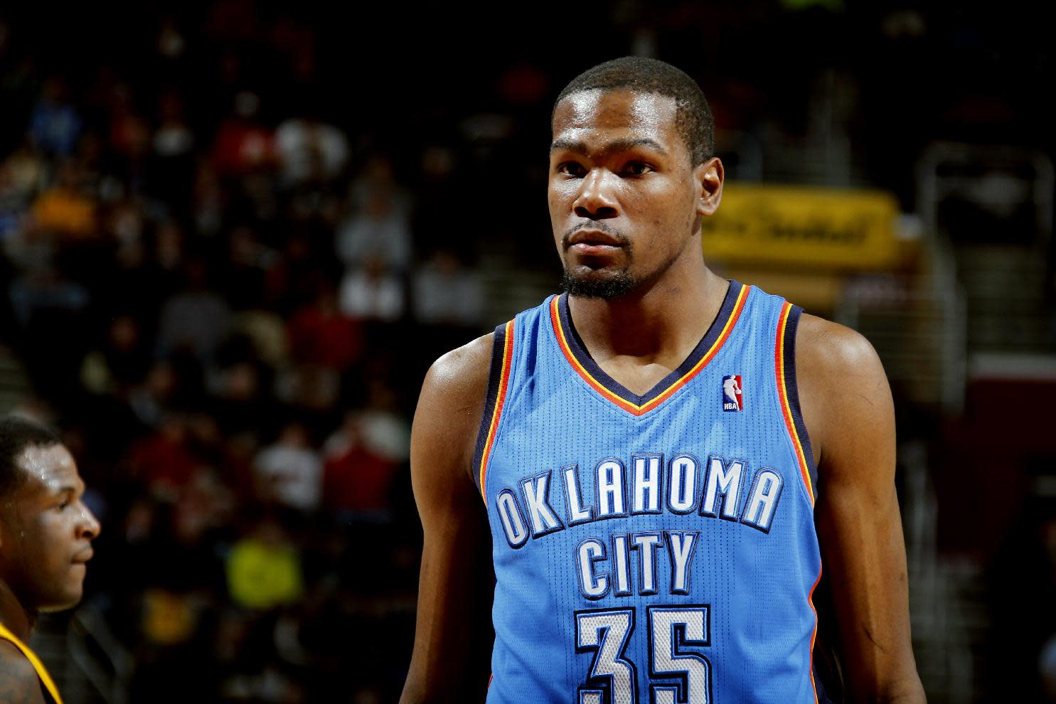 As the score tightened, Kevin Durant stayed loose. 