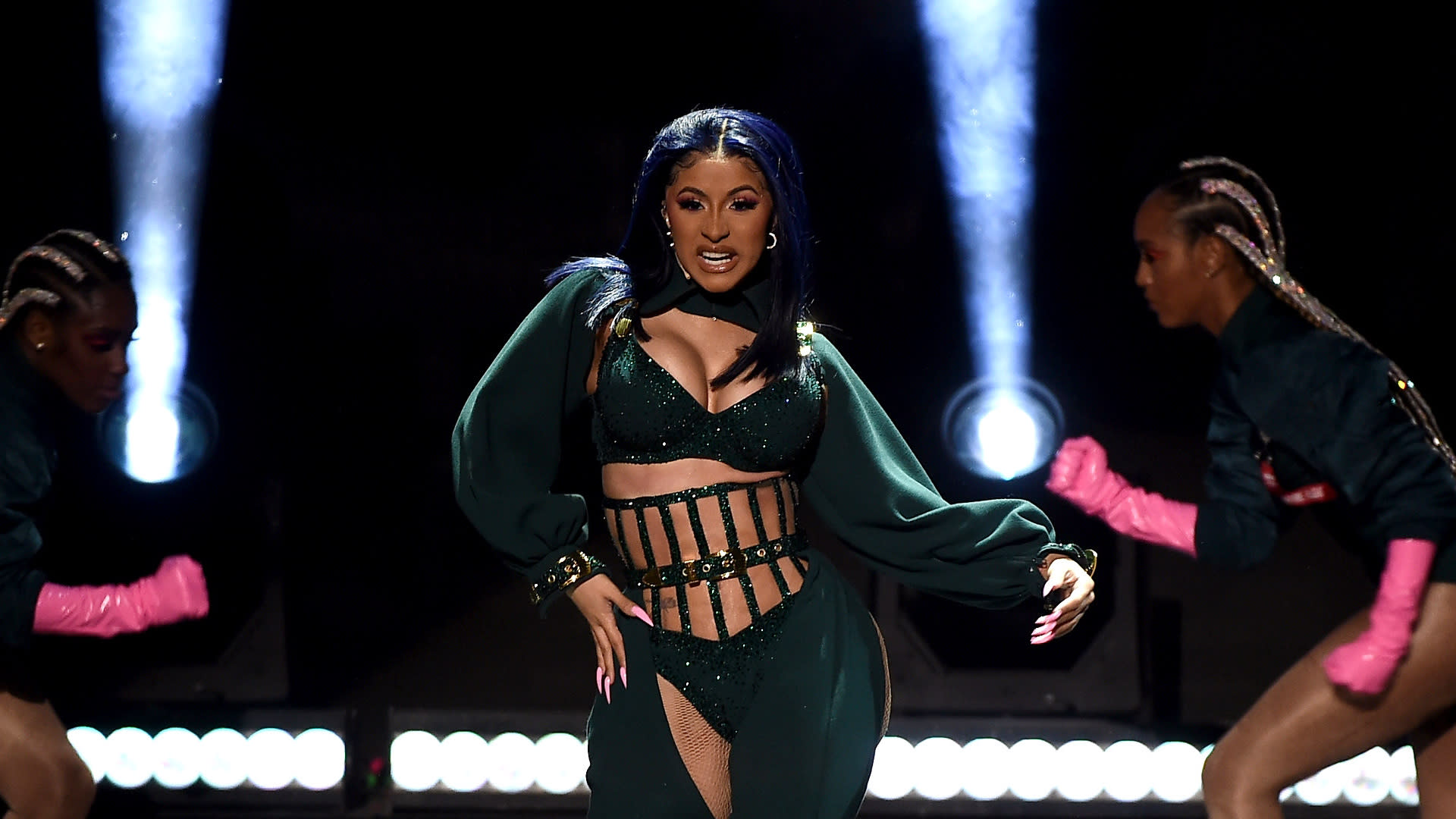Cardi B Gave Offset A Lap Dance During The Bet Awards—talk About Pda