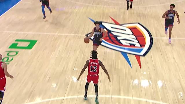 Jeremiah Robinson-Earl with a dunk vs the Chicago Bulls