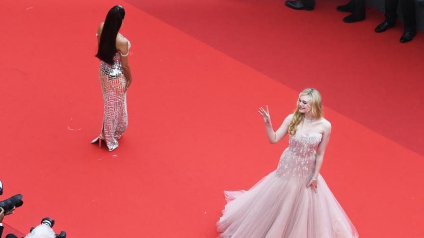 The 75th Cannes Film Festival - Screening of the film "Top Gun: Maverick" Out of Competition - Red Carpet Arrivals - Cannes, France, May 18,  2022. Elle Fanning and Eva Longoria pose. REUTERS/Piroschka Van De Wouw