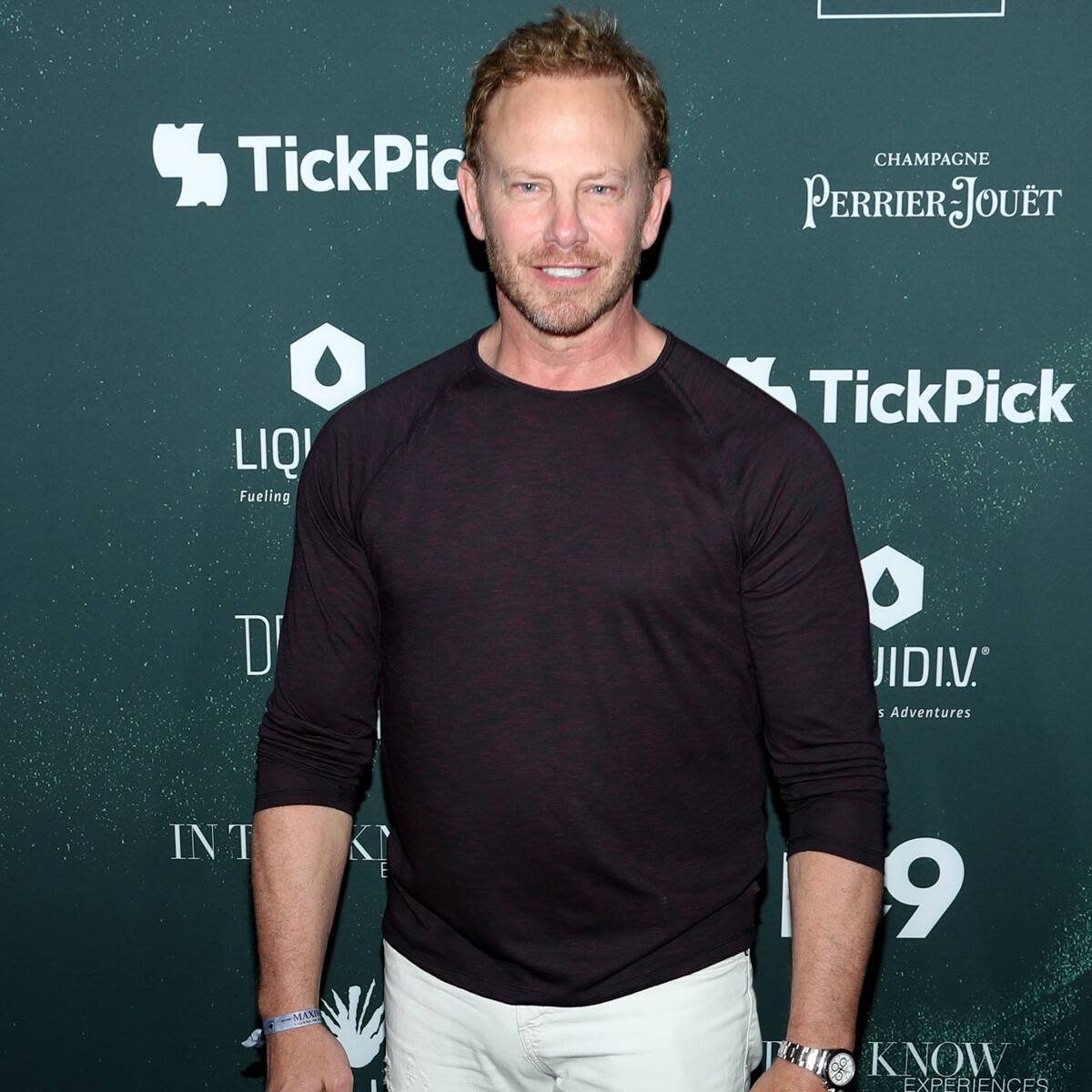 ian-ziering-says-he-doesnt-doubt-jessica-albas-claim-about-90210-set-rules