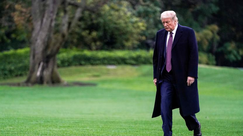 U.S. President Donald Trump walks from Marine One as he returns from Bedminster, New Jersey, on the South Lawn of the White House in Washington, U.S., October 1, 2020.      REUTERS/Joshua Roberts     TPX IMAGES OF THE DAY