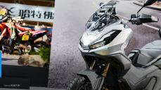【新車速報】2022 Honda 350ADV、2023 CB300R齊力上陣！更多元的輕騎行生活！